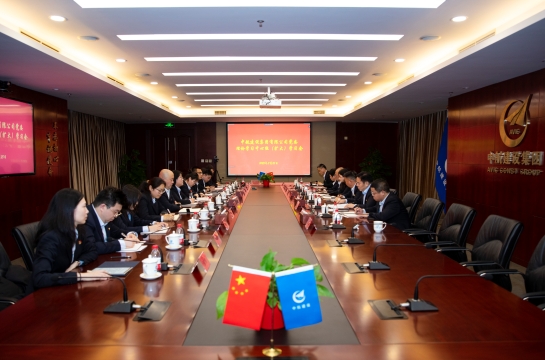 星空（中国）一站式服务平台党委召开理论学习中心组（扩大）学习会议